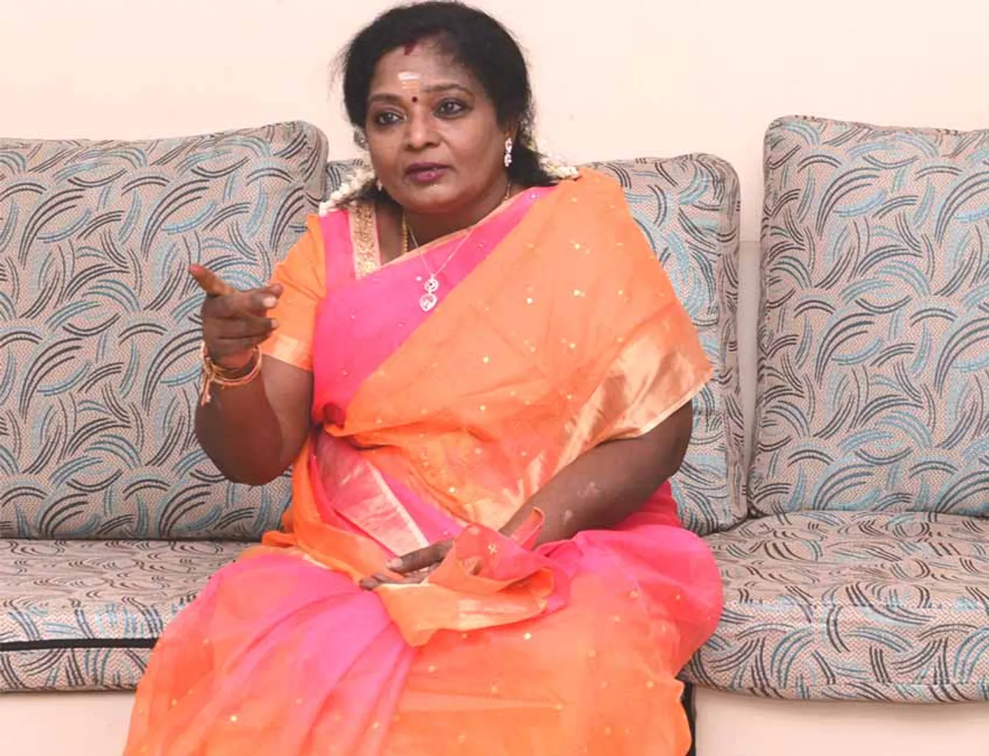 tamil isai soundararajan